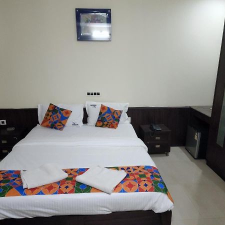 Westernsuites Hotel / Spa Bangalore Exterior foto