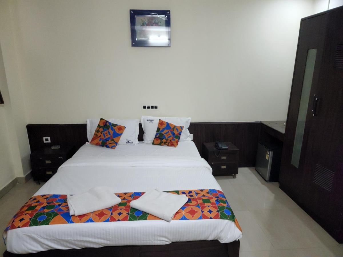 Westernsuites Hotel / Spa Bangalore Exterior foto